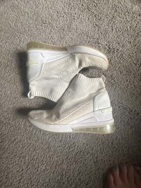 Michael Kors Women's Willis Wedge Knit Trainer Sneakers no size would say a 6